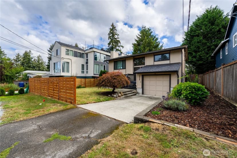 Property photo for 14322 Wallingford Avenue N, Seattle photo 2
