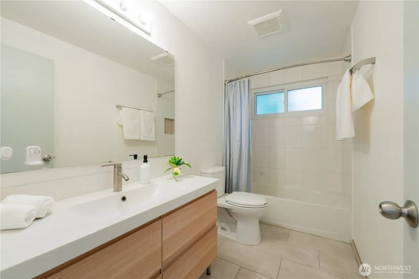 Property photo for 14322 Wallingford Avenue N, Seattle photo 17