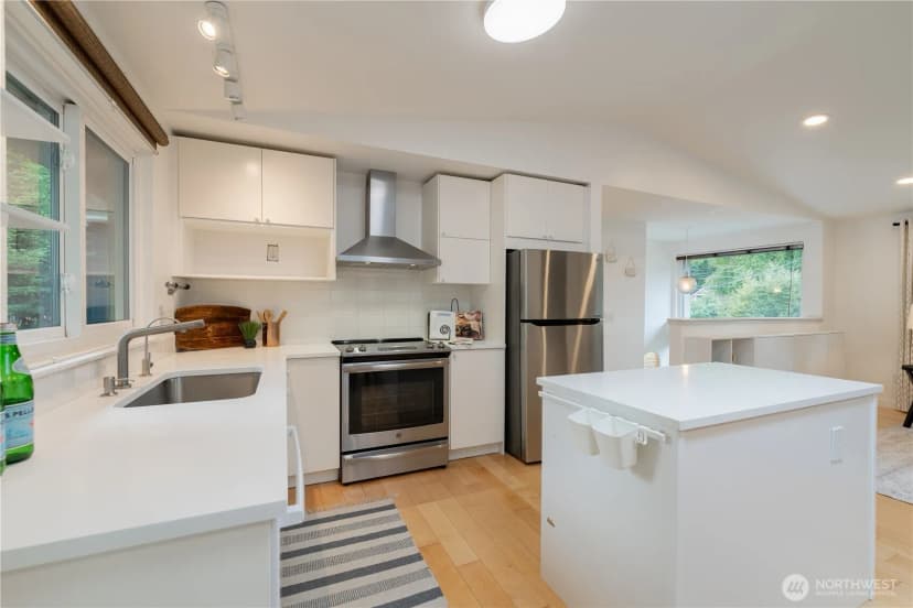 Property photo for 14322 Wallingford Avenue N, Seattle photo 13
