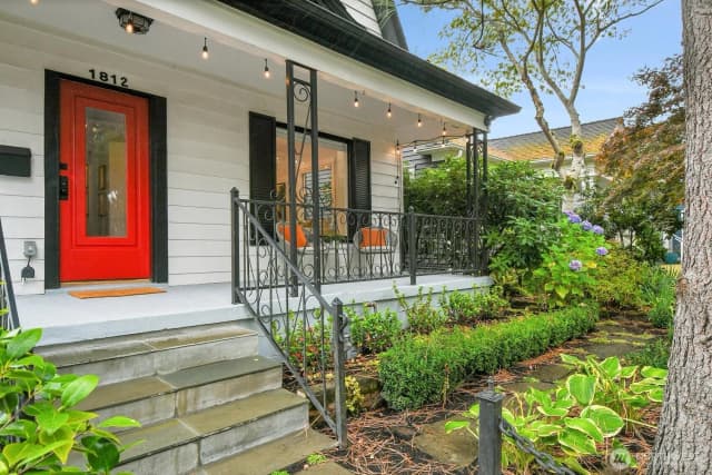 Property photo for 1812 6th Avenue W, Seattle photo 2