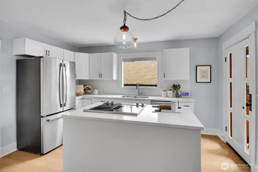 Property photo for 1812 6th Avenue W, Seattle photo 10