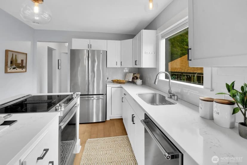 Property photo for 1812 6th Avenue W, Seattle photo 9