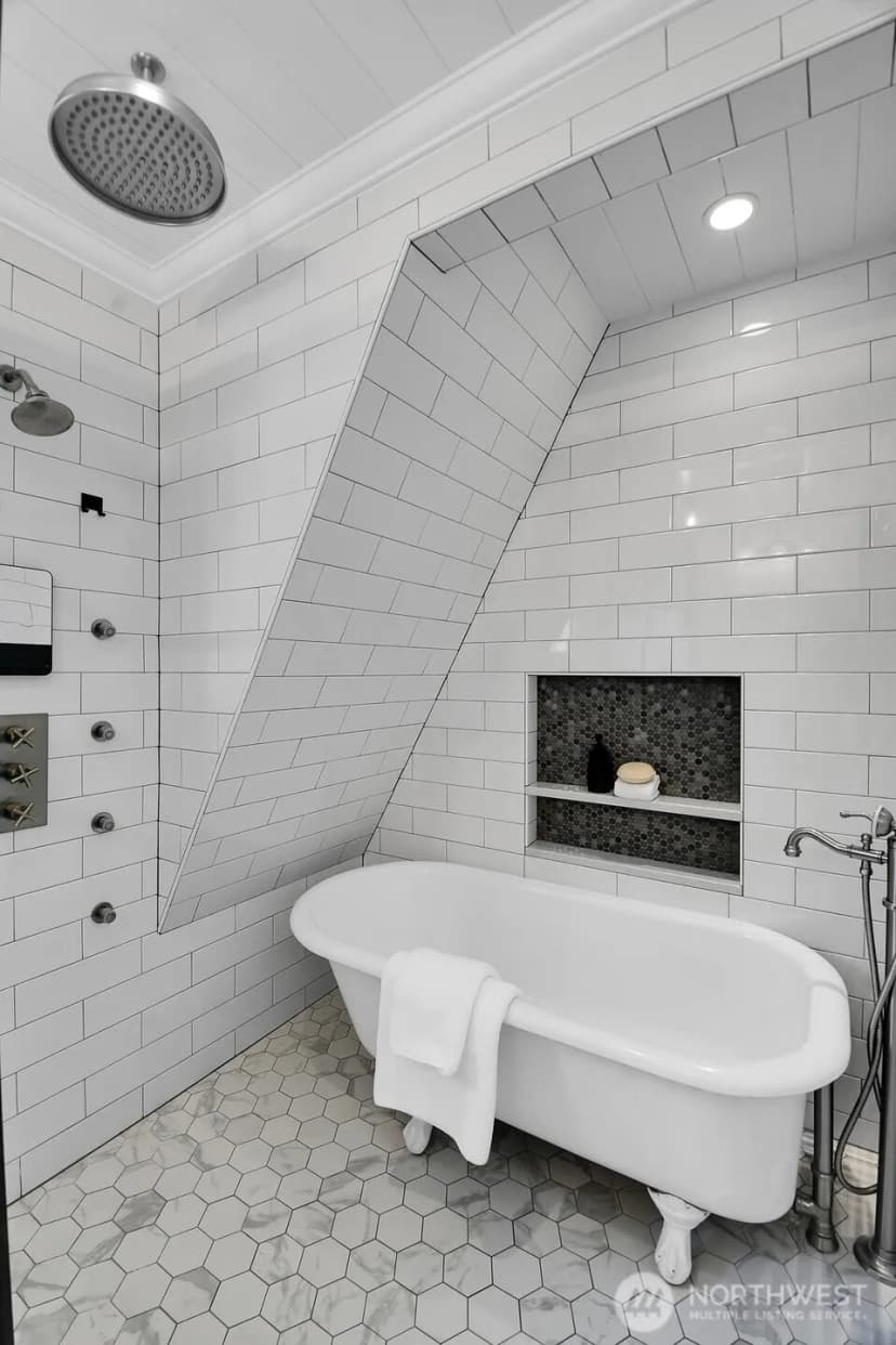 Property photo for 1812 6th Avenue W, Seattle photo 18