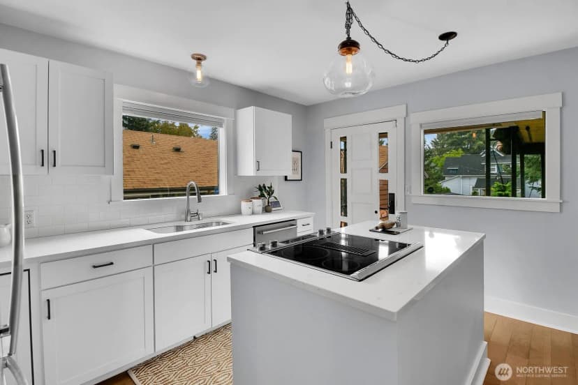 Property photo for 1812 6th Avenue W, Seattle photo 8