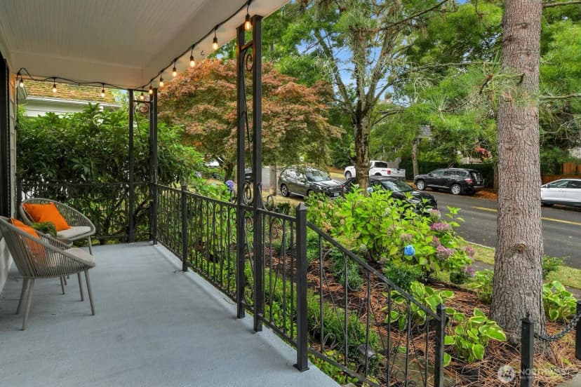 Property photo for 1812 6th Avenue W, Seattle photo 3