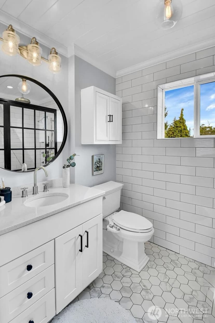 Property photo for 1812 6th Avenue W, Seattle photo 17