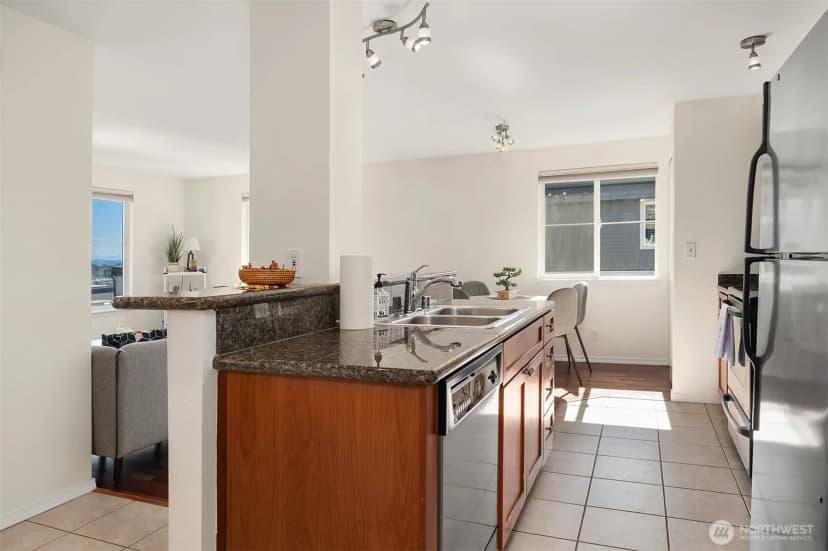 Property photo for 300 10th Avenue #b409, Seattle photo 7