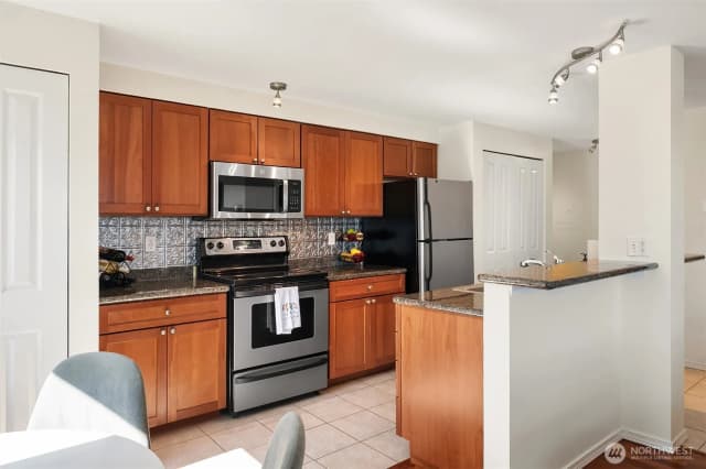 Property photo for 300 10th Avenue #b409, Seattle photo 4