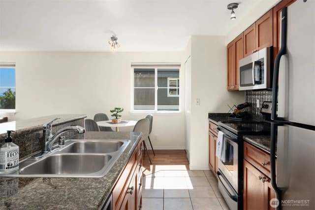 Property photo for 300 10th Avenue #b409, Seattle photo 5