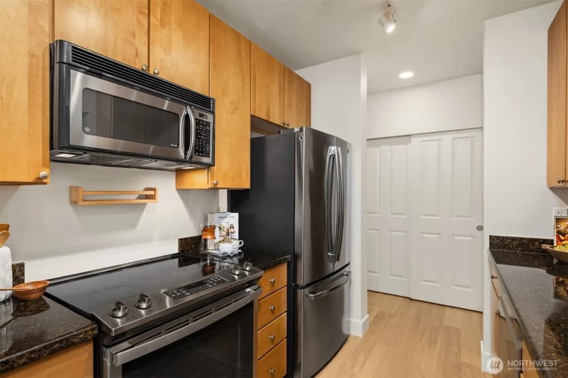 Property photo for 2760 76th Avenue Se #402, Mercer Island photo 18