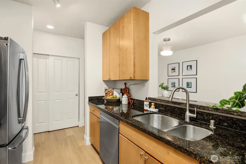 Property photo for 2760 76th Avenue Se #402, Mercer Island photo 16