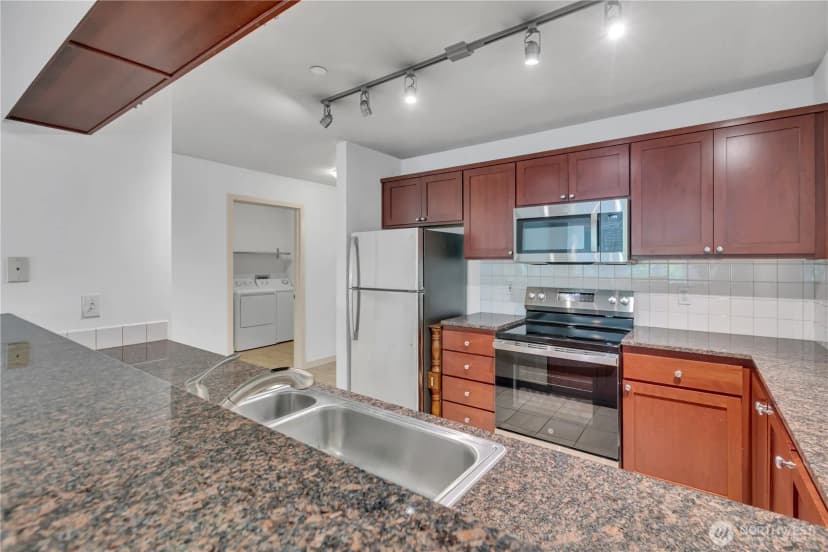 Property photo for 701 1st Avenue N #204, Seattle photo 6