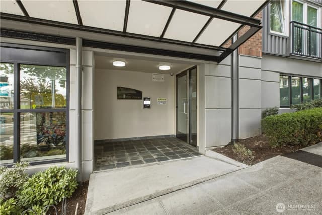 Property photo for 701 1st Avenue N #204, Seattle photo 2