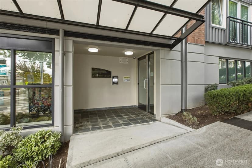 Property photo for 701 1st Avenue N #204, Seattle photo 2