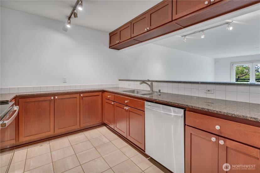 Property photo for 701 1st Avenue N #204, Seattle photo 16