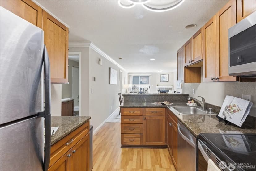 Property photo for 1011 156th Avenue Ne #207, Bellevue photo 16