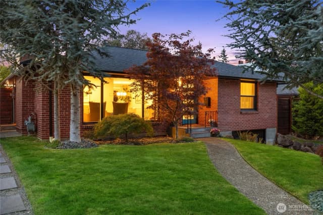 Property photo for 3429 40th Avenue W, Seattle photo 2