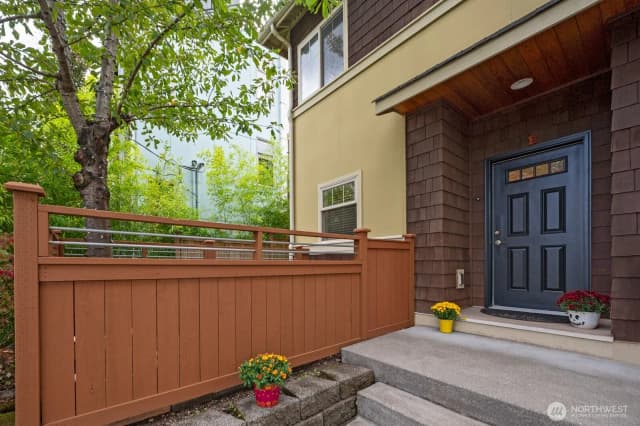Property photo for 1835 24th Ave #b, Seattle photo 3