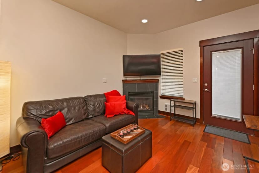 Property photo for 1835 24th Ave #b, Seattle photo 15