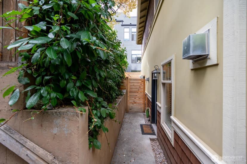 Property photo for 1835 24th Ave #b, Seattle photo 28