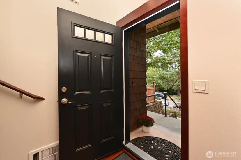 Property photo for 1835 24th Ave #b, Seattle photo 8