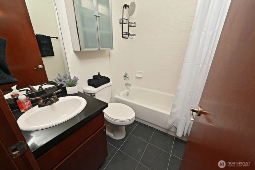 Property photo for 1835 24th Ave #b, Seattle photo 25