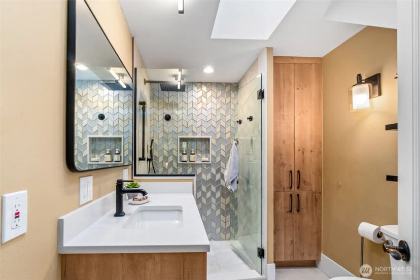 Property photo for 6516 31st Avenue Ne, Seattle photo 16