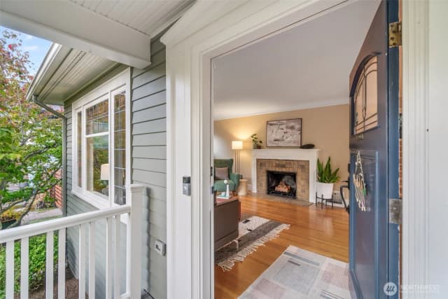Property photo for 6516 31st Avenue Ne, Seattle photo 2