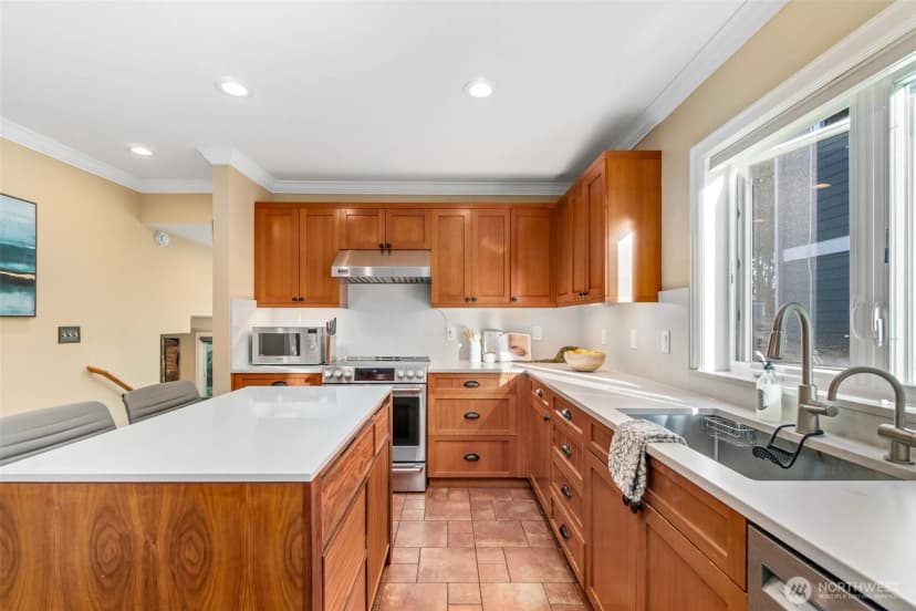 Property photo for 6516 31st Avenue Ne, Seattle photo 11