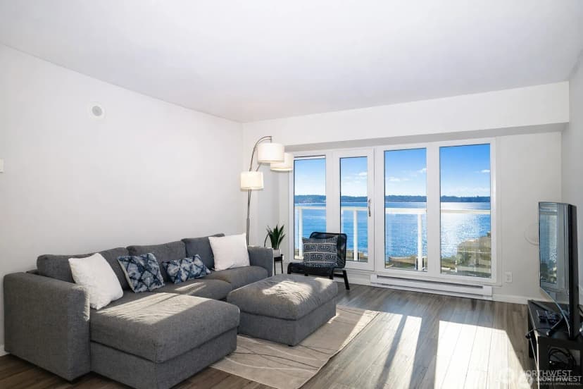 Property photo for 121 Vine Street #1702, Seattle photo 2