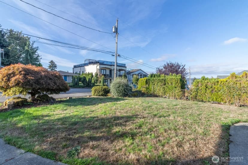 Property photo for 1210 N 33rd Place, Renton photo 3
