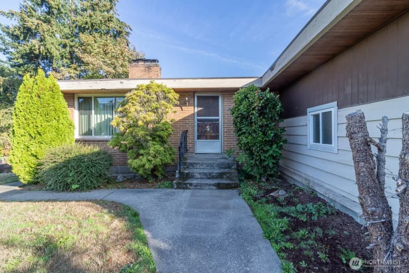 Property photo for 1210 N 33rd Place, Renton photo 2