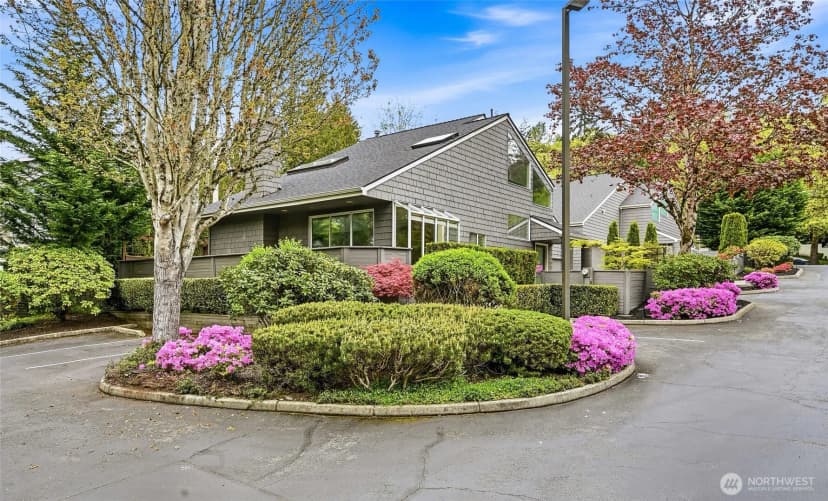 Property photo for 613 Bellevue Way Se, Bellevue photo 29