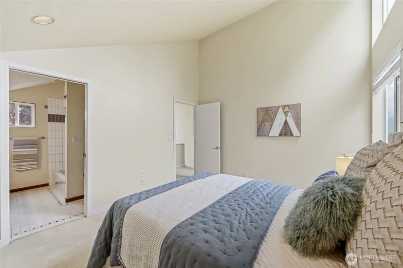 Property photo for 613 Bellevue Way Se, Bellevue photo 19