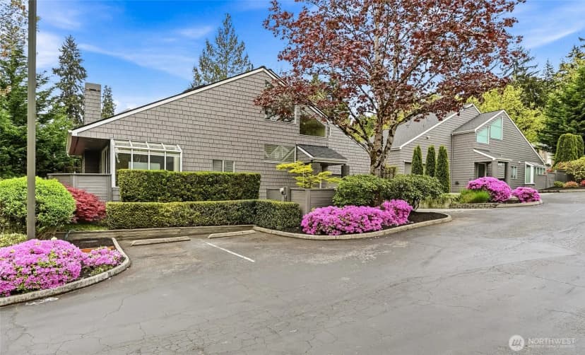 Property photo for 613 Bellevue Way Se, Bellevue photo 30