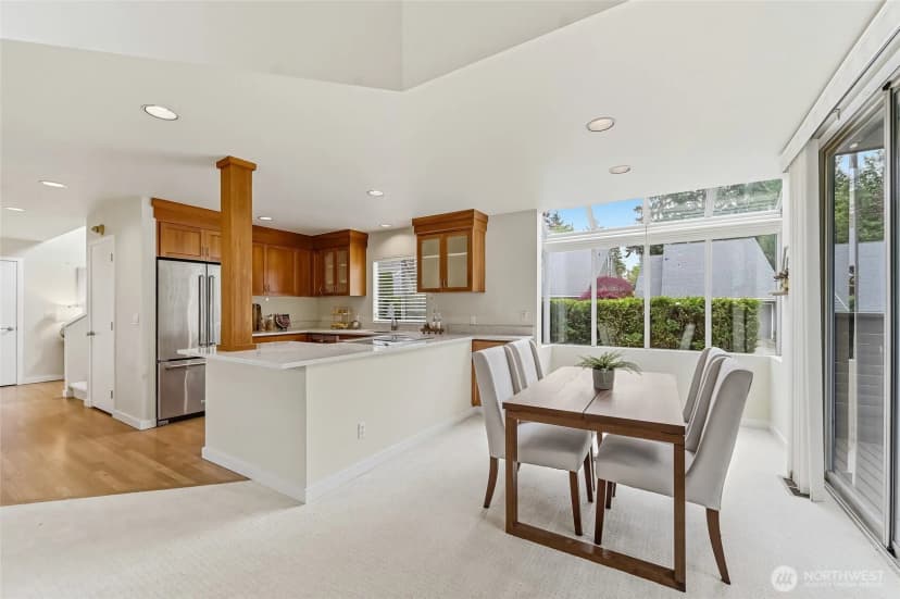 Property photo for 613 Bellevue Way Se, Bellevue photo 4