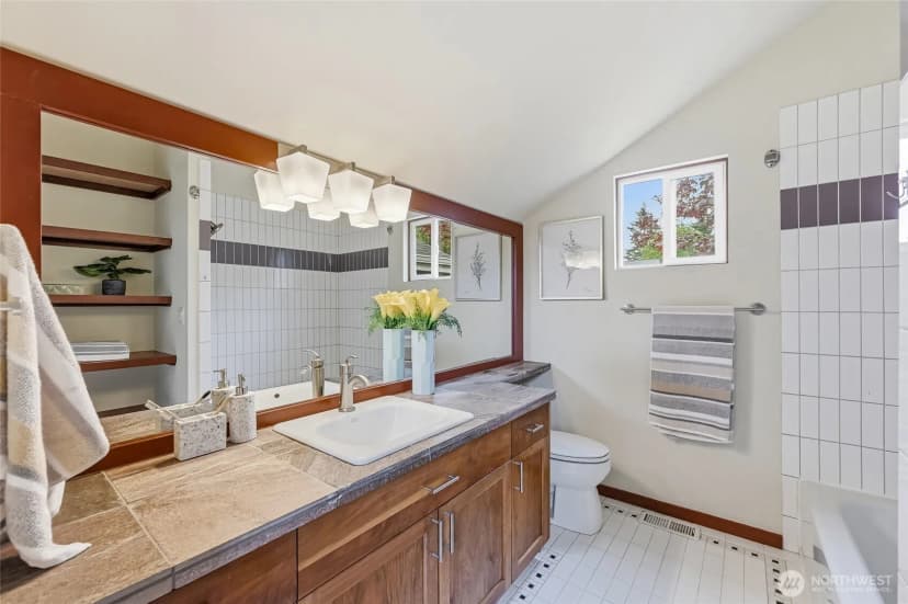 Property photo for 613 Bellevue Way Se, Bellevue photo 20