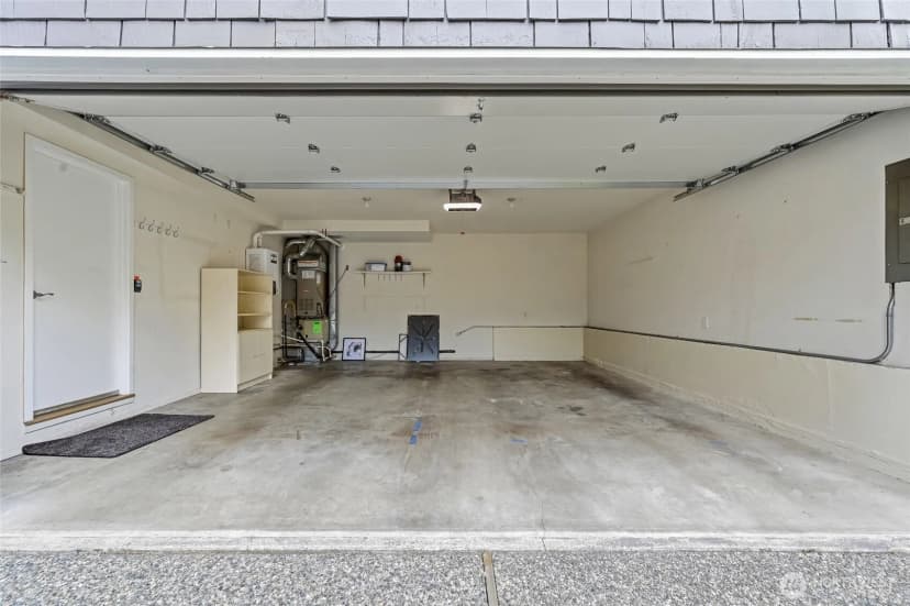 Property photo for 613 Bellevue Way Se, Bellevue photo 24