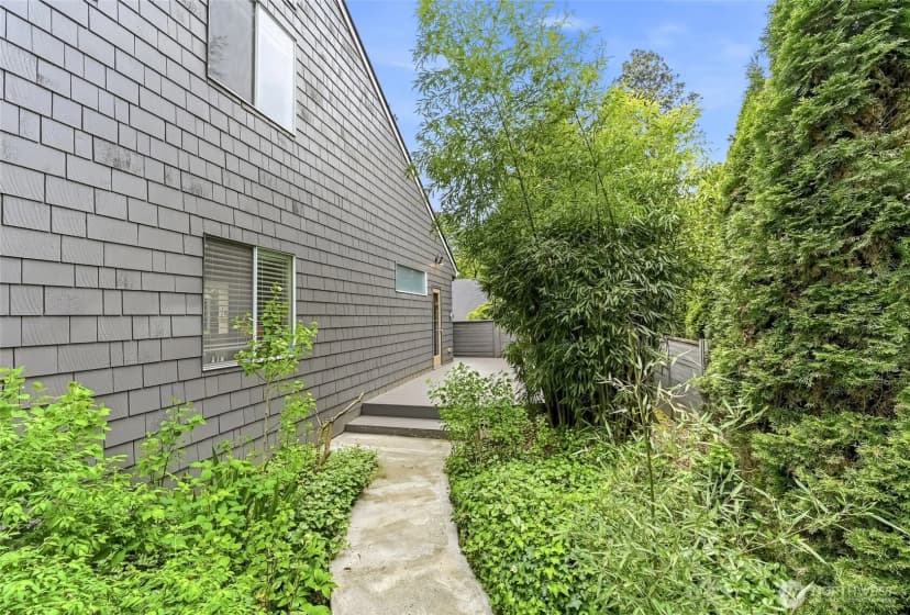 Property photo for 613 Bellevue Way Se, Bellevue photo 28