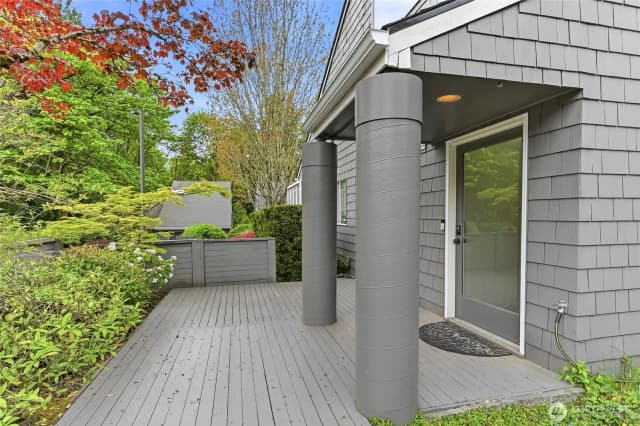 Property photo for 613 Bellevue Way Se, Bellevue photo 2