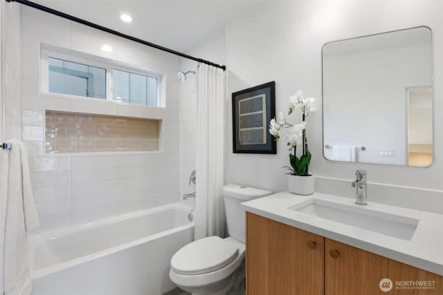 Property photo for 707 B N 65th Street, Seattle photo 4