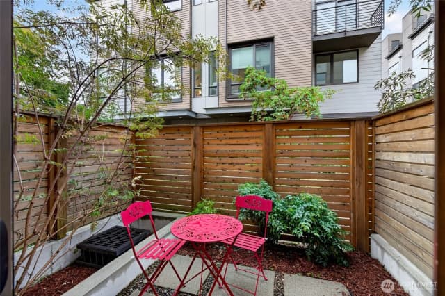 Property photo for 820 Ne 63rd Street, Seattle photo 3