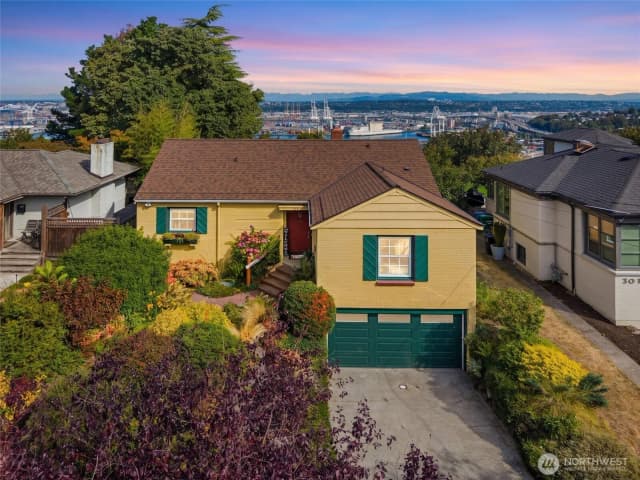 Property photo for 3006 36th Avenue Sw, Seattle