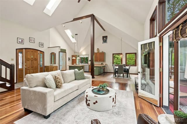 Property photo for 8025 45th Avenue Ne, Seattle photo 4