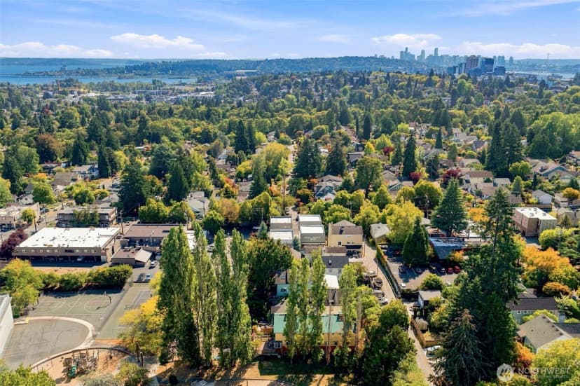 Property photo for 6527 21st Avenue Ne #3, Seattle photo 37