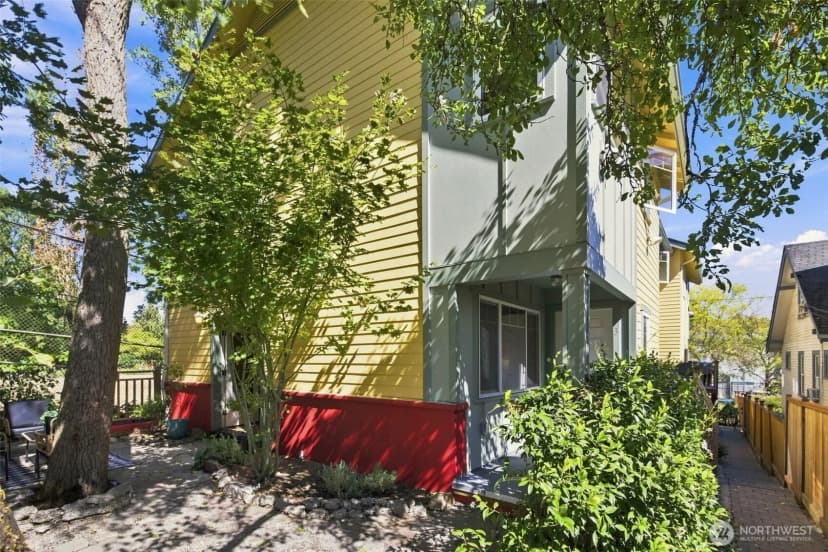 Property photo for 6527 21st Avenue Ne #3, Seattle
