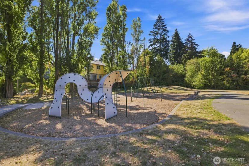 Property photo for 6527 21st Avenue Ne #3, Seattle photo 35