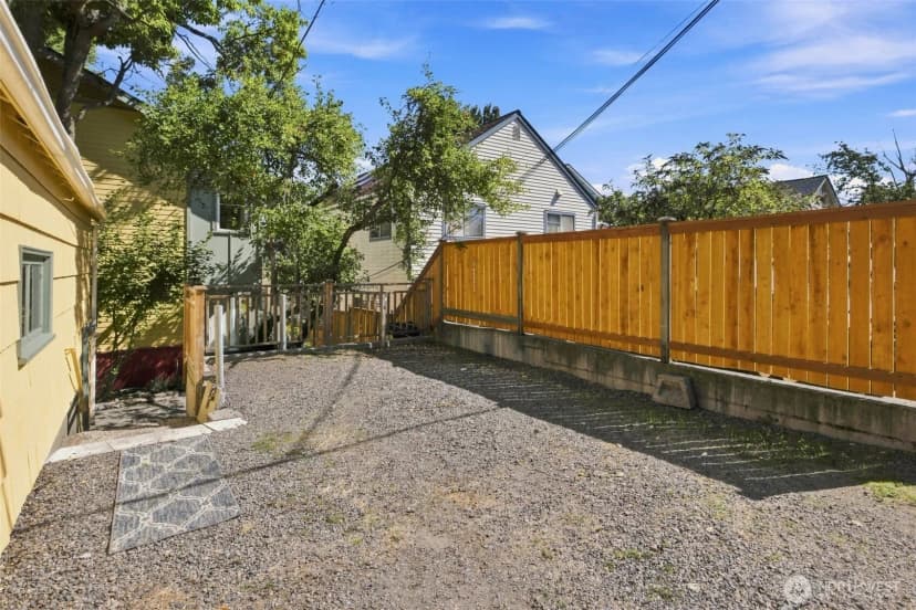 Property photo for 6527 21st Avenue Ne #3, Seattle photo 33