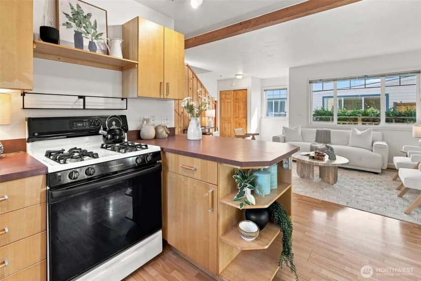 Property photo for 6527 21st Avenue Ne #3, Seattle photo 13