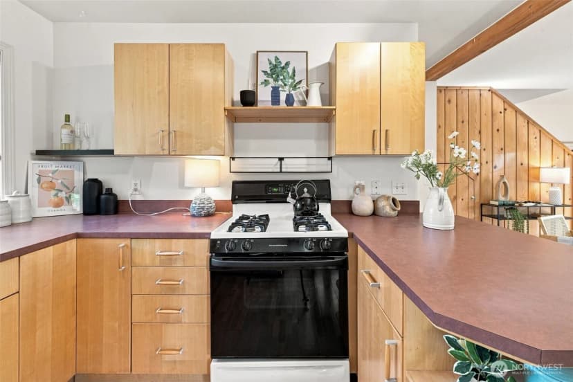 Property photo for 6527 21st Avenue Ne #3, Seattle photo 11